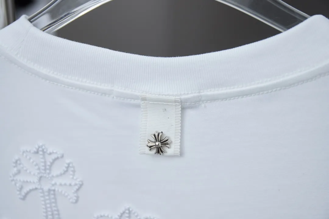 🅿️190 Ch*ome Hearte 25SS early spring new style, appliqué embroidered Crow heart cross short sleeves, light luxury, essential item for daily commuting for men and women, correct version, welcome to compare, detailed features · 320g 100% pure cotton double yarn jersey fabric · Custom dyed in the same vat, special thickened 32 count double strand 1X1 thread · Symmetrical front and rear imported Tajima machine embroidery tatami embroidery ➕ original cloth patch embroidery · Back neck webbing Croxin hardware accessories · Double needle stitching cross-stitching process · Original main mark washed tag brand moisture-proof paper packaging Color: black/white/grey Size: S/M/L/XL